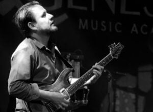 Profesor-de-Play-Rock-Genesys-Music-Academy