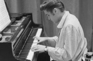 elvis-presley-on-piano